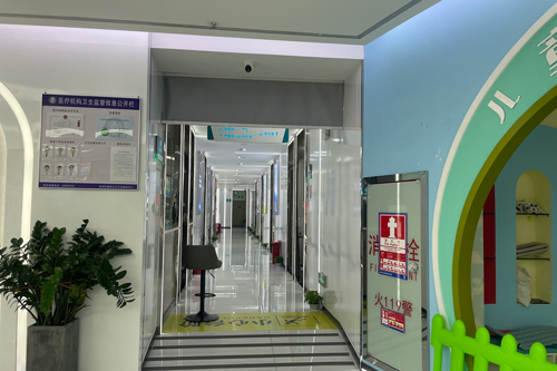 深圳格伦菲尔口腔价目表大公开！种牙1580元起，正畸8800元起，补牙298元起，价格亲民又靠谱！