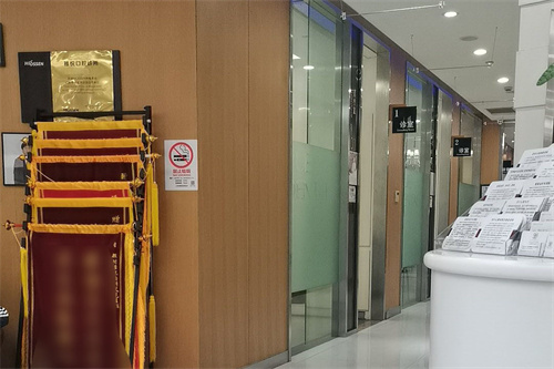 上海雅悦齿科真实测评：半口种植牙包接送 单颗3000元起性价比较高